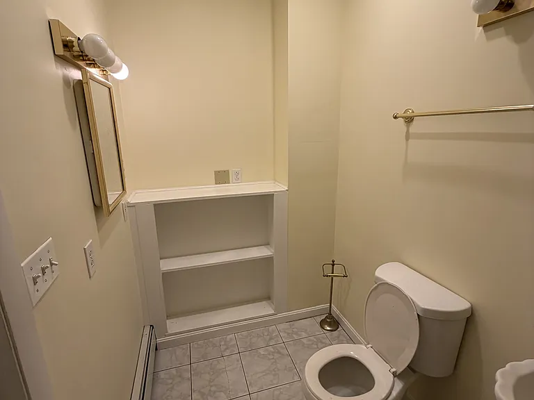 215 Lexington St #3 — Photo 7