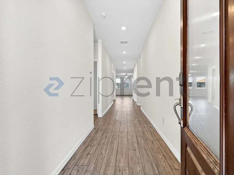 2130 Clarion Dr — Photo 4