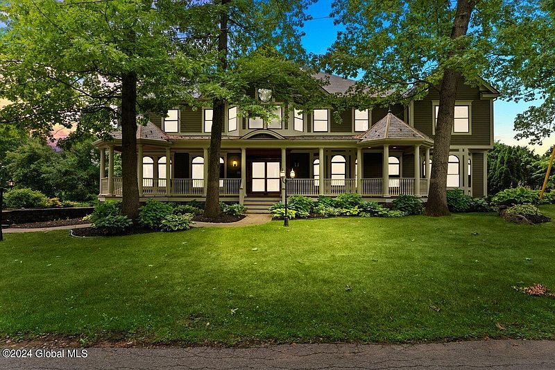 2nd image of 176 5th Avenue