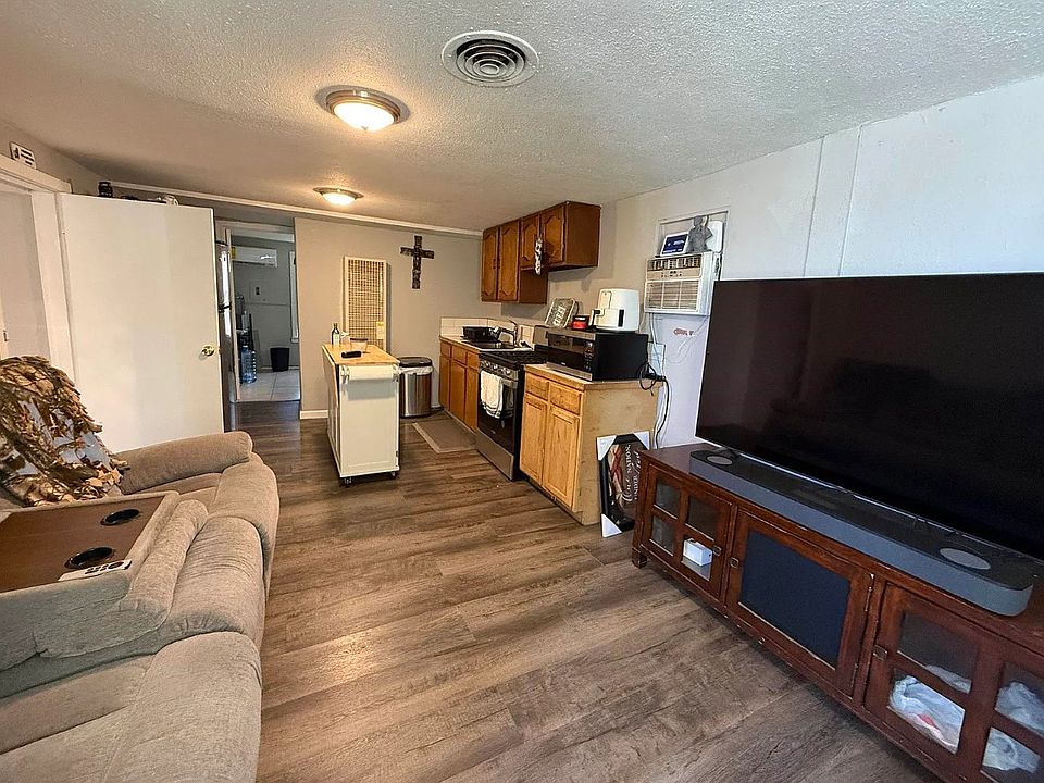 2nd image of 1307 8th St #1/2