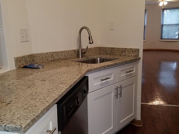 3rd image of 1363 W Sunnyside Ave #3