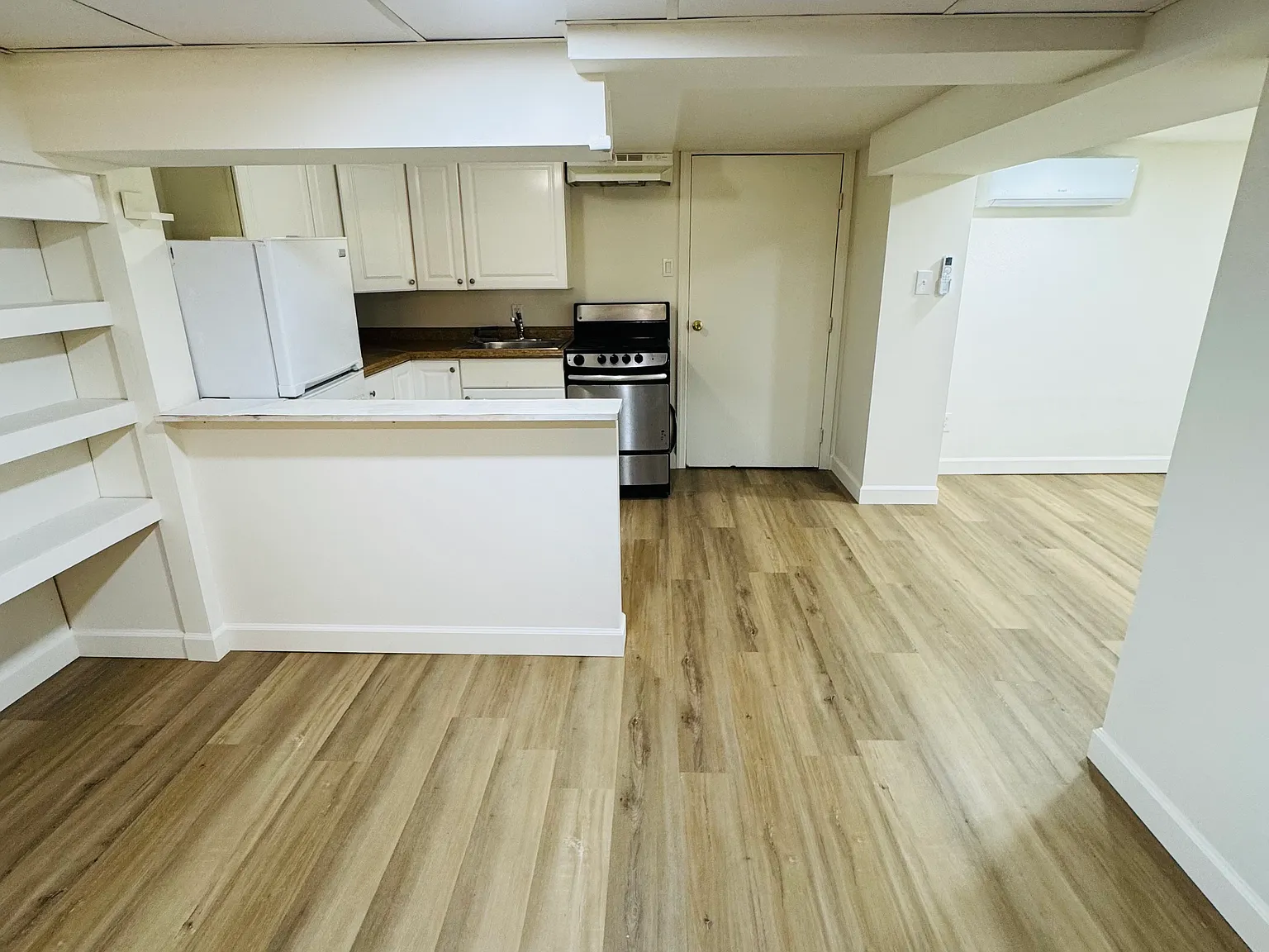 1 bed, 900 sqft, $1,999 — Photo 2