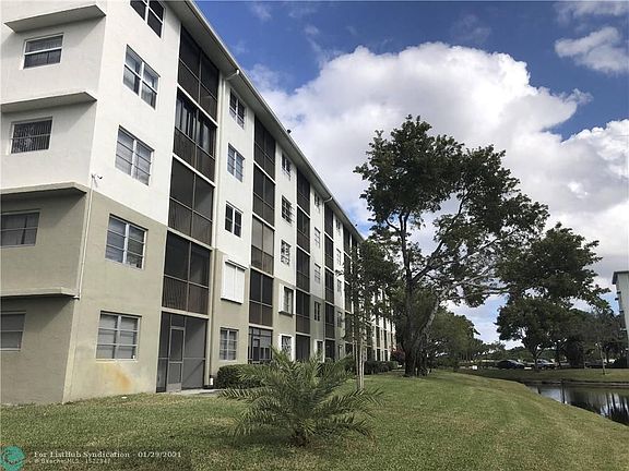 3rd image of 2228 N Cypress Bend Dr APT 504
