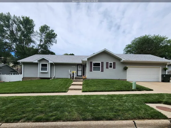 2428 Pueblo Dr, Sioux City, IA 51104