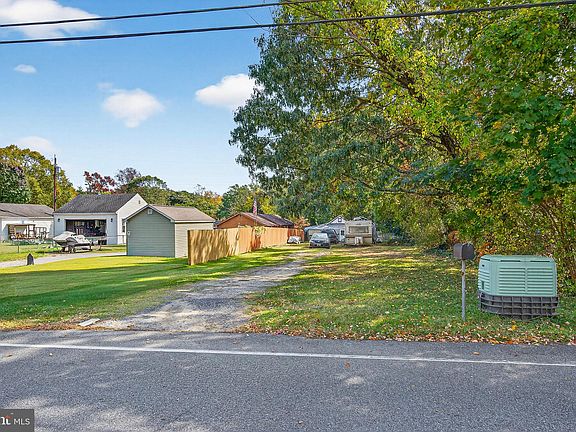 5th image of 8198 Forest Glen Dr