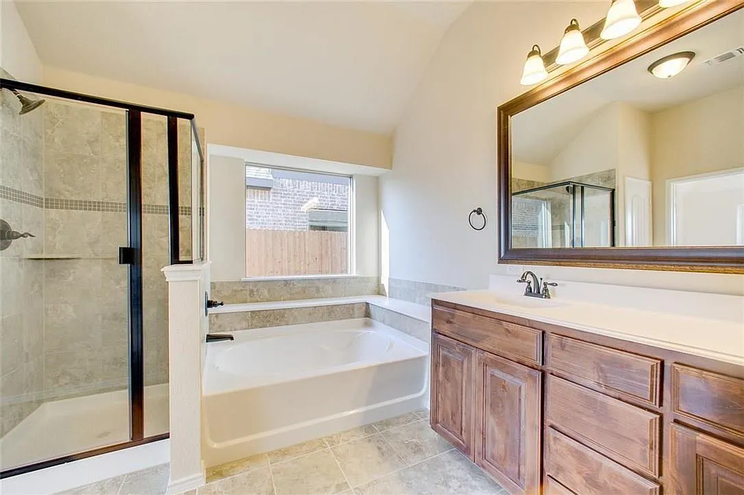 3 bed, 2095 sqft, $2,495 — Photo 1