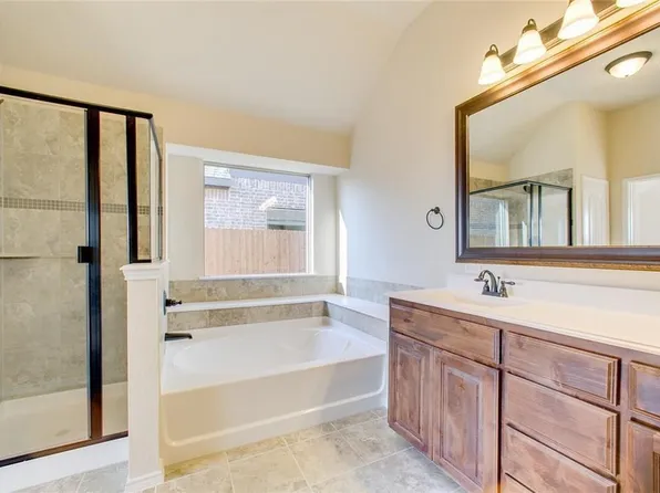 231 Frontier Dr, Waxahachie, TX 75167