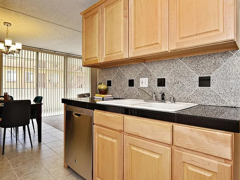 1267 N Lafayette St #204 — Photo 9