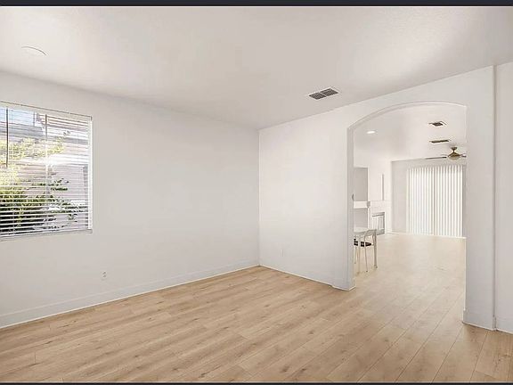 5th image of 817 Redford Way