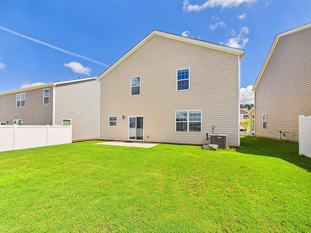 4 bed, 2287 sqft, $2,600 — Photo 2