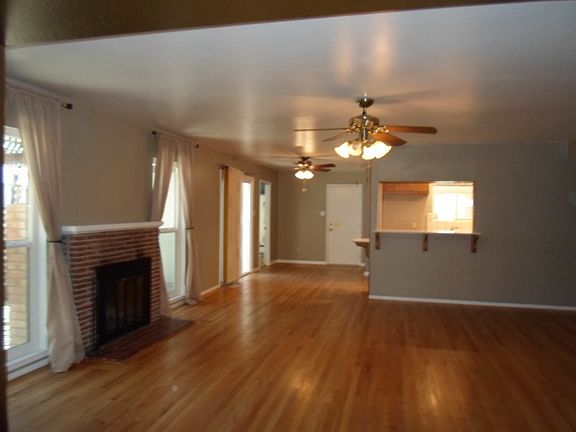 4th image of 1204 Harley Dr