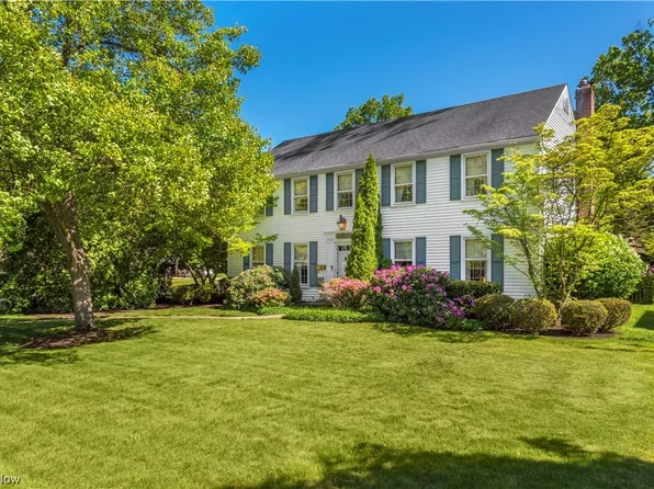 28111 W Oviatt Rd, Bay Village, OH 44140