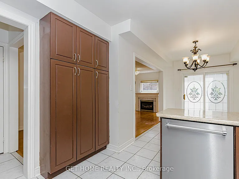 147 Foxchase Ave W — Photo 19
