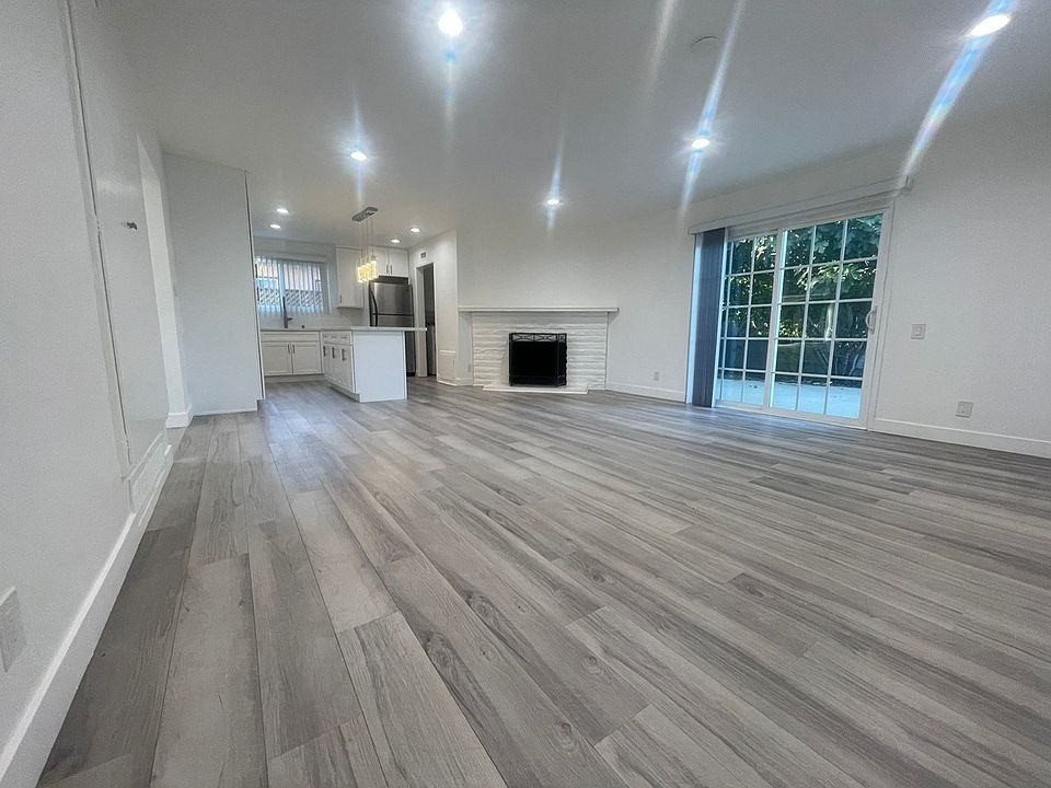 1st image of 23909 Vanowen St