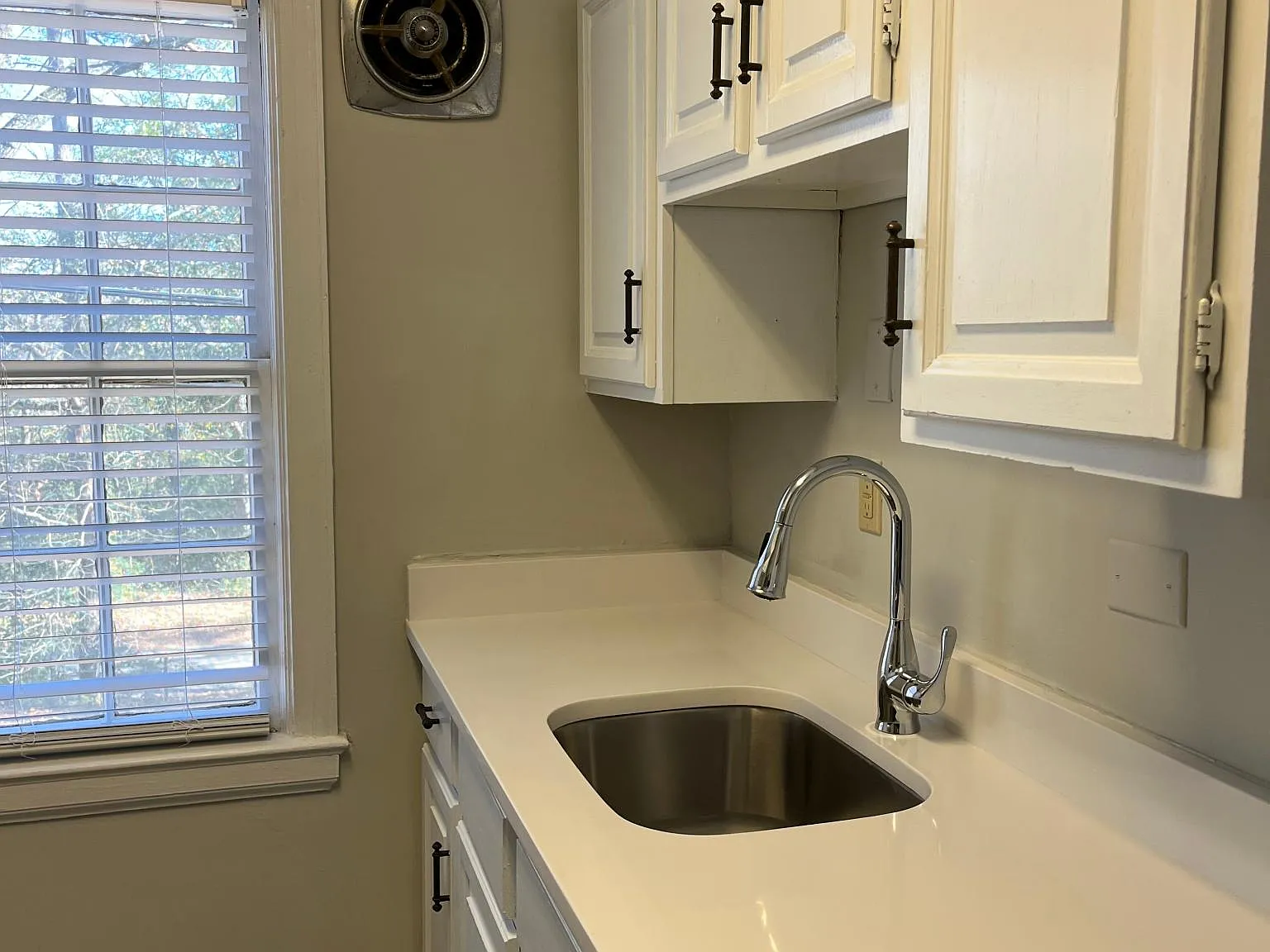 1 bed, 840 sqft, $1,150 — Photo 2