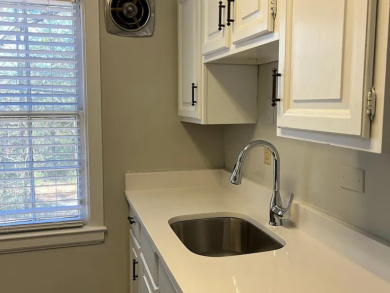 708 Poinsettia St #C12 — Photo 2