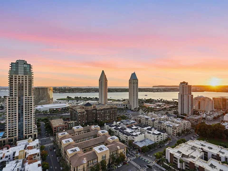 700 Front St #2204-2205