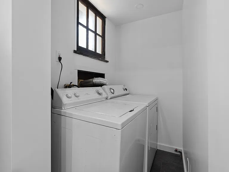 5500 Bartlett St — Photo 17