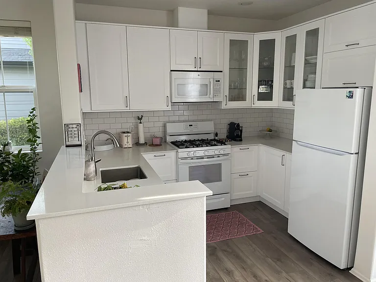 1635 Hamlet Ln — Photo 16