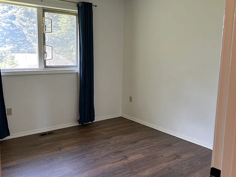654 E Maple Pl — Photo 13