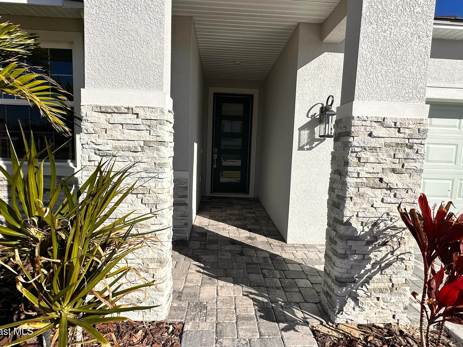 4 bed, 3.0 bath, 2154 sqft, $5,000 — Photo 2