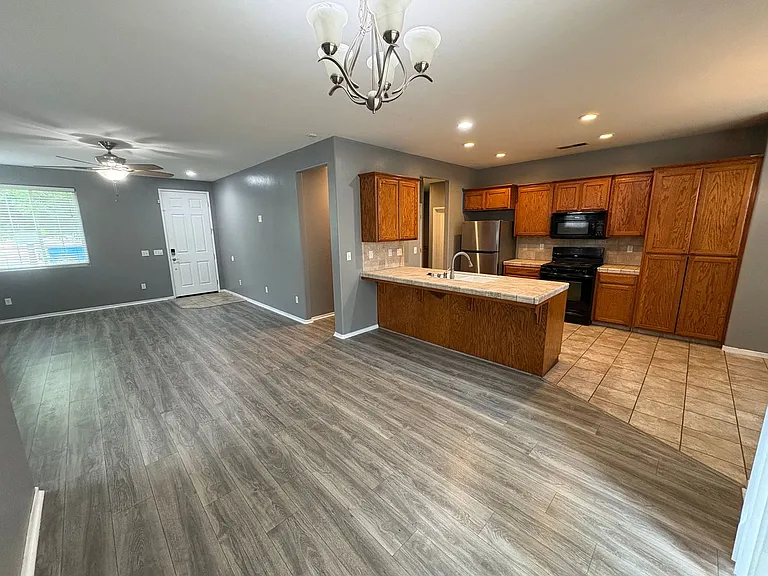 2133 N Denton St — Photo 9
