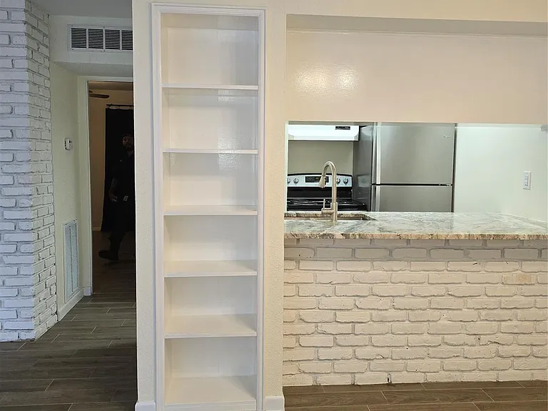 2101 Fountain View Dr #27 — Photo 10