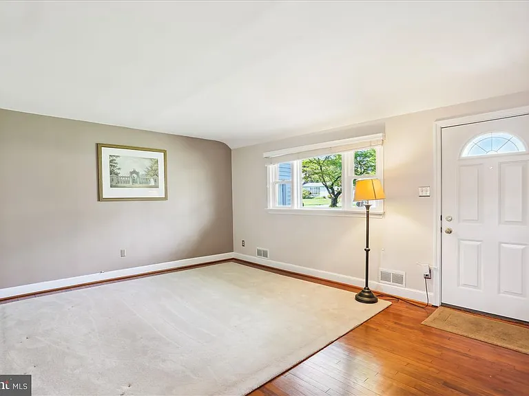 1806 Arcola Ave — Photo 4