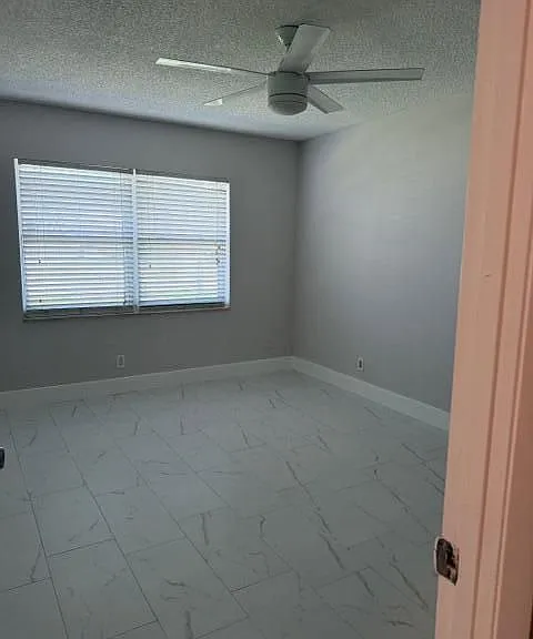 9448 Saddlebrook Dr — Photo 11