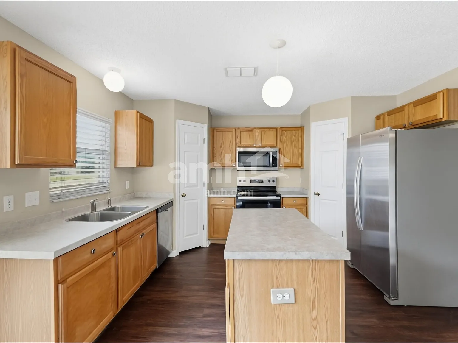 4 bed, 2.5 bath, 2224 sqft, $2,940 — Photo 4
