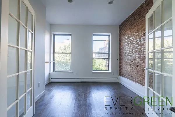Rented by Evergreen Apartments BK | media 7