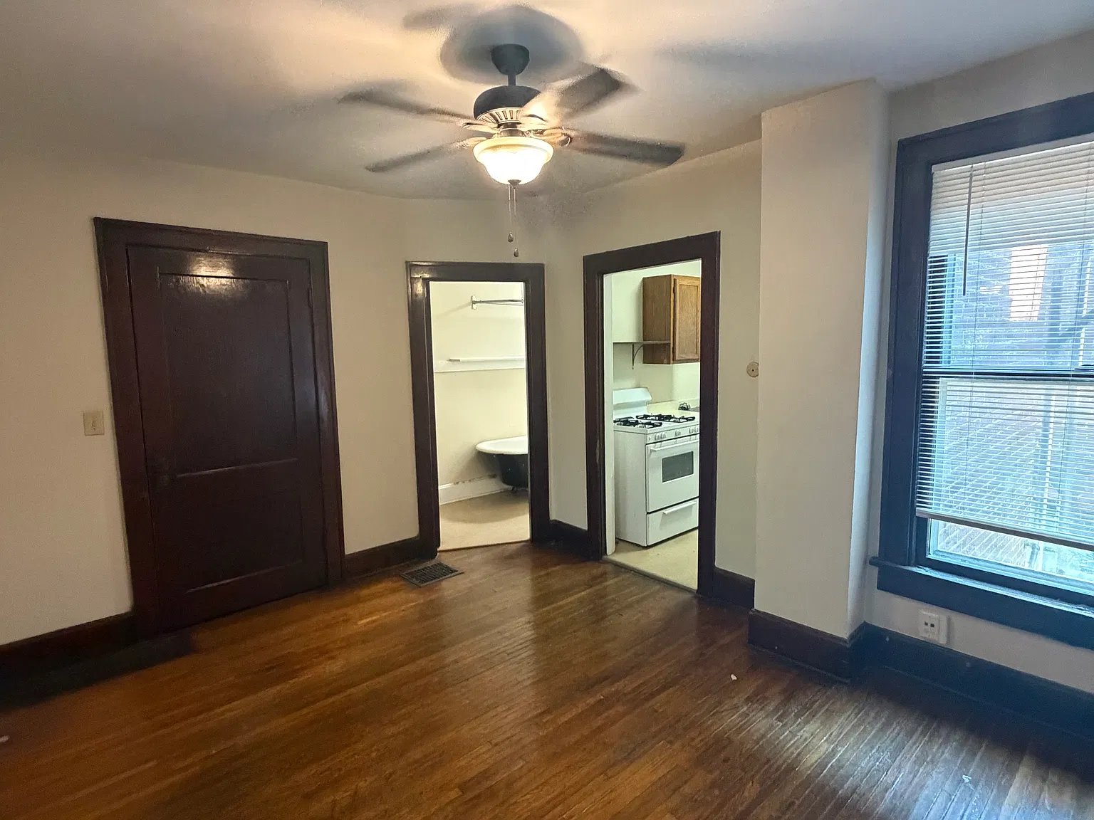 Studio, 600 sqft, $1,250 — Photo 3