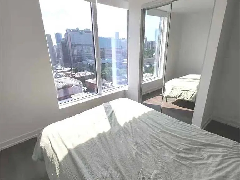 203 College St #1607 — Photo 3