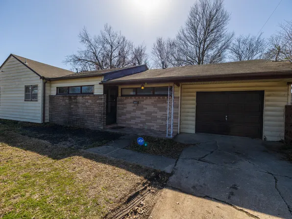 201 Circle Dr, Miami, OK 74354
