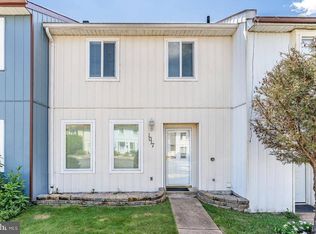 1017 Charles St, Herndon, VA 20170