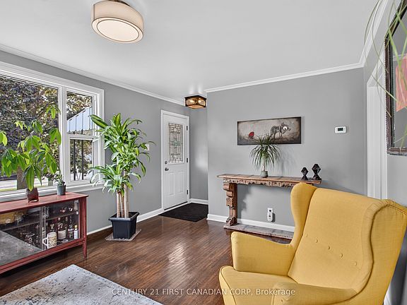 5th image of 218 Vancouver St
