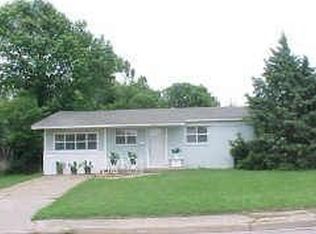 2808 N Nottingham Way, Moore, OK 73160