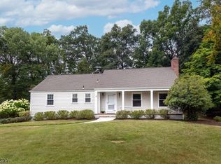 6 Brentwood Dr, Morris Plains, NJ 07950