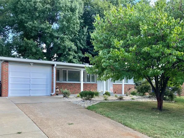 1540 Gallant Fox Dr, Florissant, MO 63033