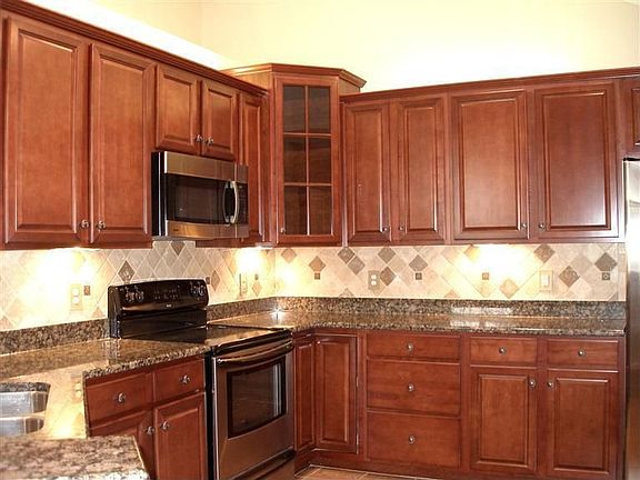 5th image of 2389 Locust Hill Blvd