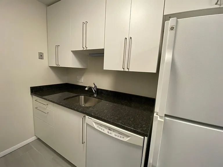 1105 Massachusetts Ave #8H — Photo 6