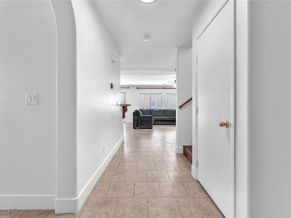 5th image of 9633 Grapeland Ave