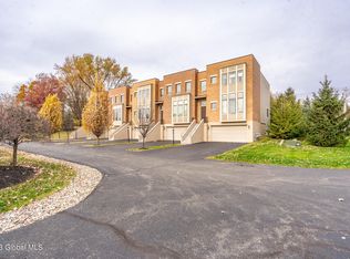 1 Bryn Mawr Ct, Albany, NY 12211