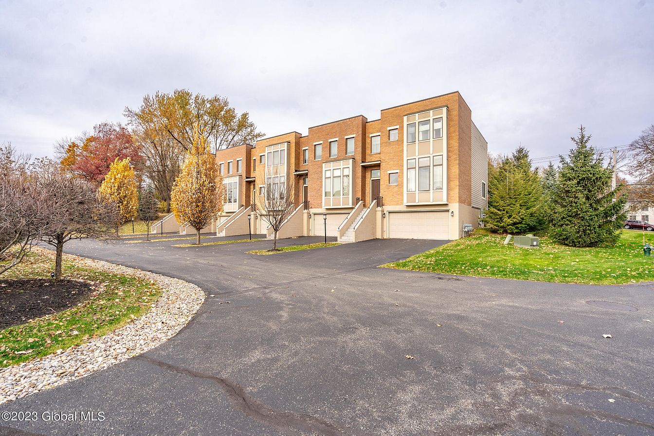 1st image of 1 Bryn Mawr Court