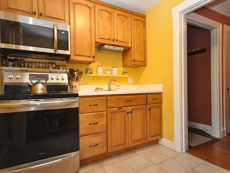 298 Main St #12 — Photo 8