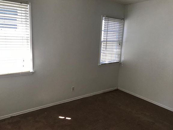 4th image of 315 Marguerite Ave APT A