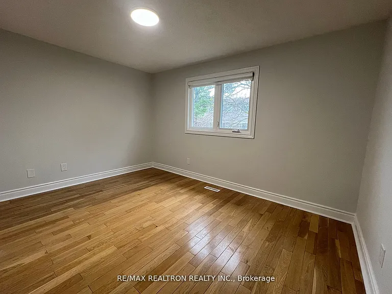 163 Ingleton Blvd #UPPER — Photo 8