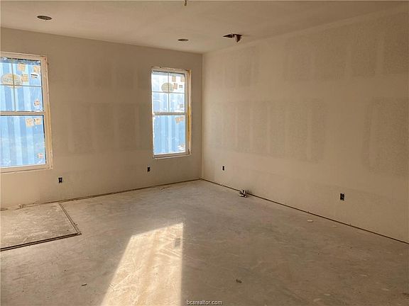 4th image of 4083 Golden Eagle Dr
