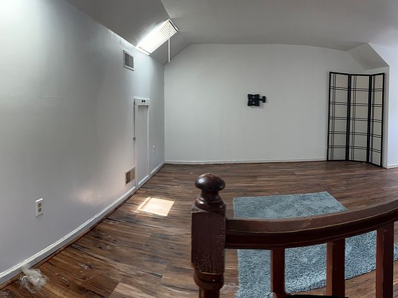 Bedroom 233 sqft on the 3rd floor (The whole 3rd floor)