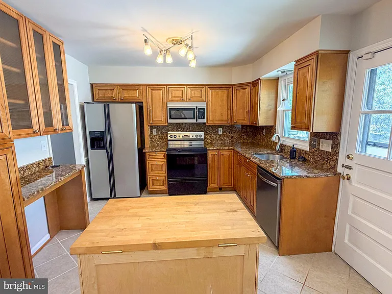 8830 W Fort Foote Ter — Photo 2